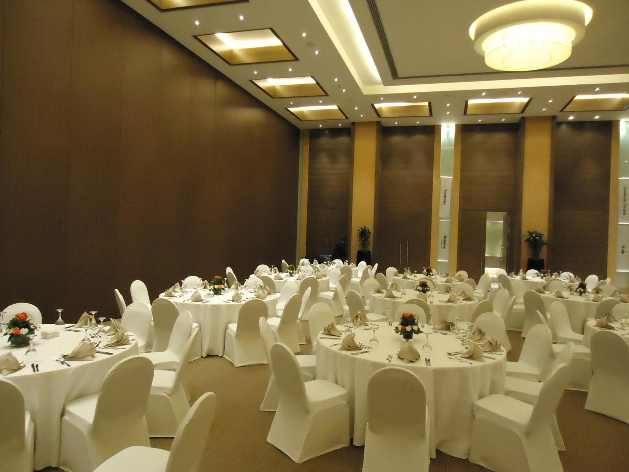Готель Erbil Rotana Екстер'єр фото